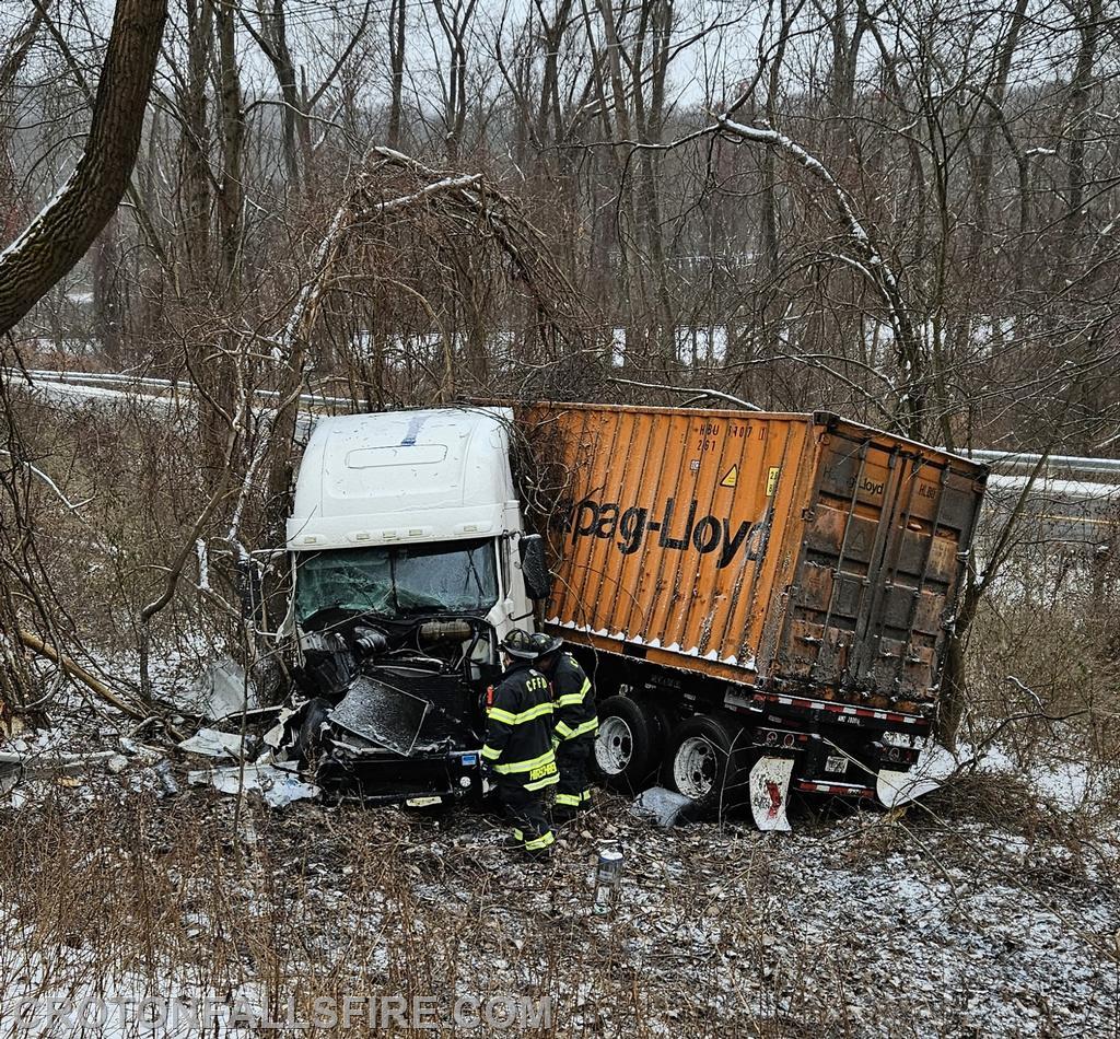 Tractor-trailer accident on I-684 after a snowstorm, 01/16/24