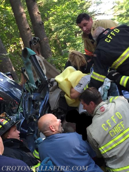 Single vehicle MVA with extrication on Stoneleigh Avenue, 08/02/15