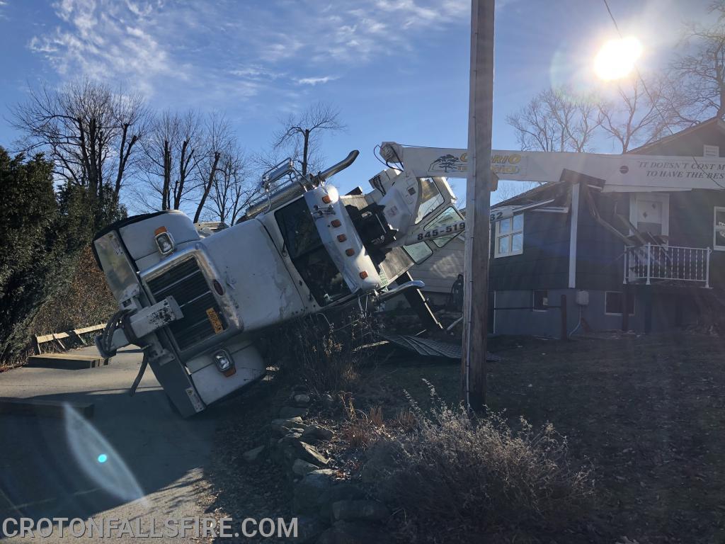 Rollover of a crane on Lakeside Drive, 12/05/18